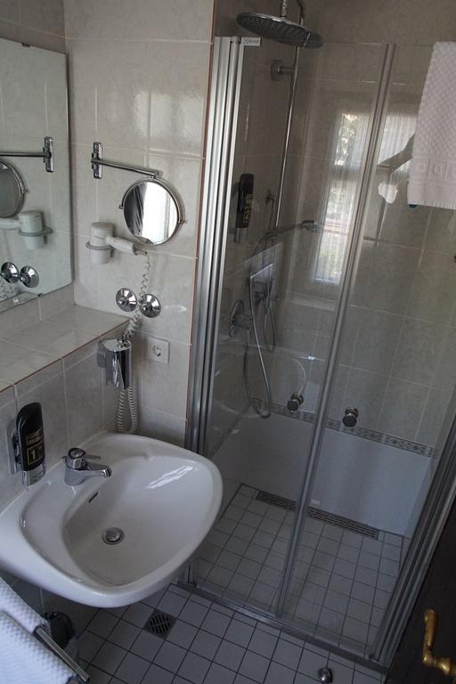 Hotel Zur Post Bernkastel-Kues Szoba fotó